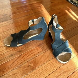 Adrienne Vittadini AV-Terrace platform zip back sandals with 2” heels, EUC